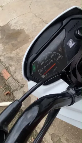 Moto muito conservada, sem muito comentário pq a moto tá impecável.