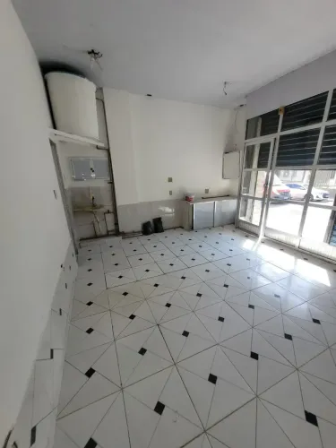 Loja com banheiro, para locação, com 26 m², em São Cristóvão - Rua Coronel Cabrita