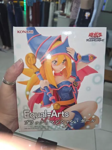 Boneca Konami Maga Negra