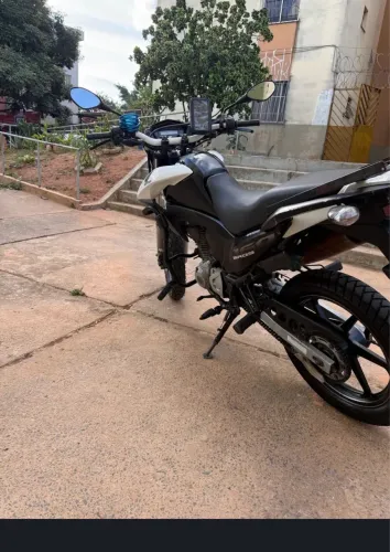 Vendo ou troco bros 160 nxr vai com roda de liga leve nas duas rodas