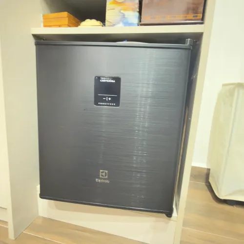 Cervejeira Preta Electrolux 110v