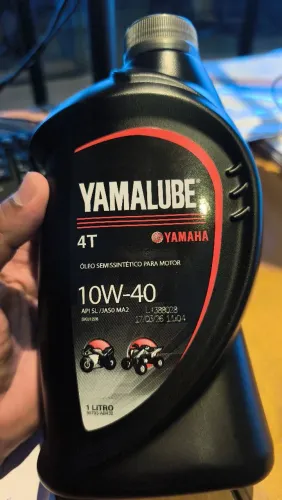 Vendo óleo semissintetico 10w40 de moto Yamaha