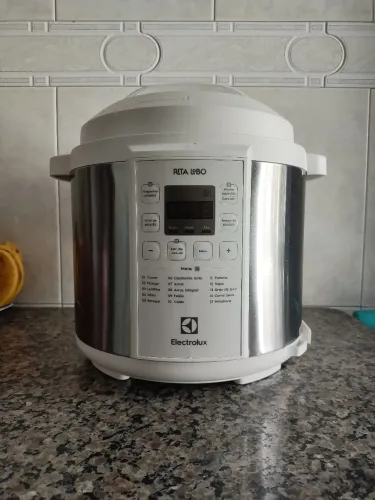 Panela elétrica Eletrolux Rita lobo 6l