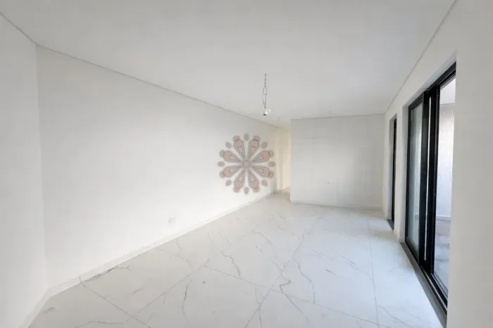 Apartamento 2 dormitórios com varanda gourmet e 3 vagas em Praia de Leste