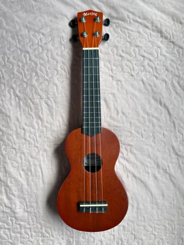 Ukulele Soprano Maxine UK-500 (21") + Capa de transporte