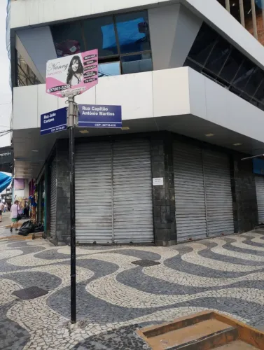 Alugo Loja na Rua da Feira de Alcântara.