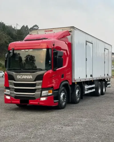 Caminhão Scania P280 Baú 8x2 2022