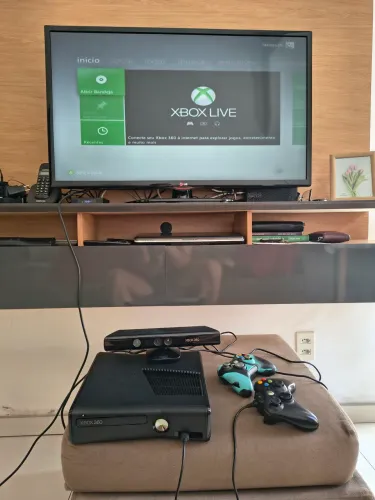 Vendo Xbox slim completo com Kinect