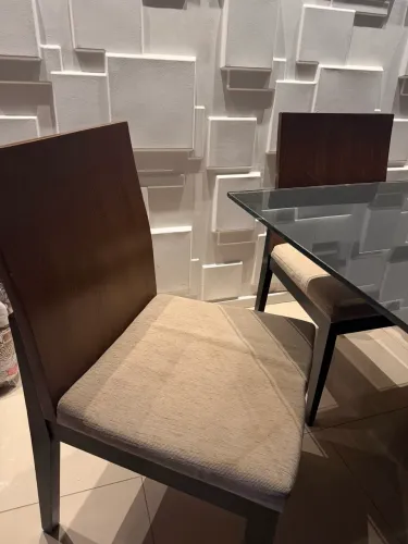 Mesa de Jantar 6 Lugares com Tampo de Vidro + Cadeiras