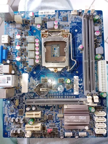 Placa mãe H61H2-M2  LGA 1155 / DDR3 queimada (para entusiastas ou concerto)