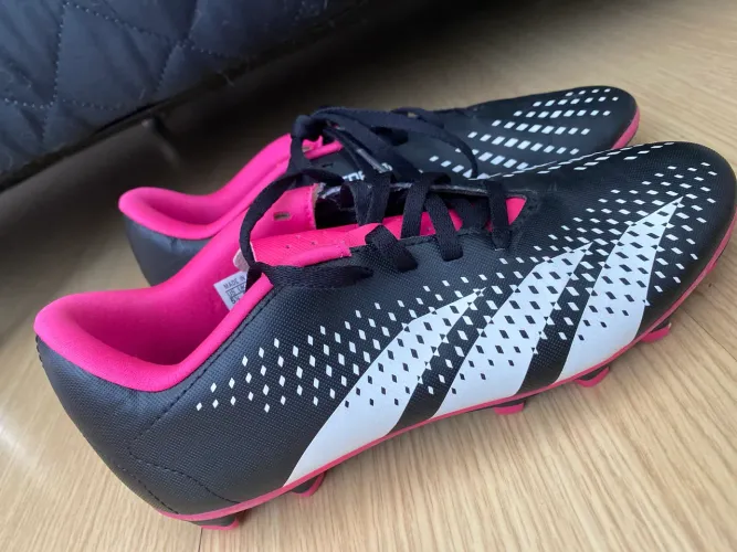Chuteira adidas PREDATOR tamanho 37