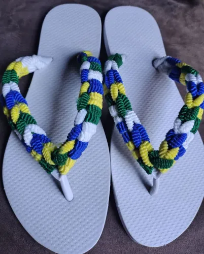 Chinelos femininos e masculinos personalizado da copa.