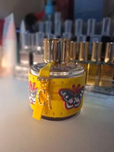 Perfume Edição Limitada - frasco de 100 ml, em média 90ml ainda restantes