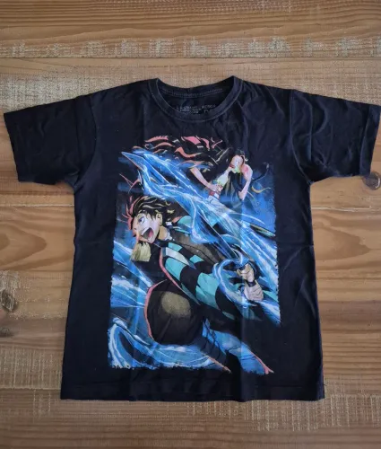 camiseta demon slayer preta 16