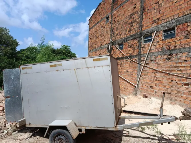 Vendo carretinha bau