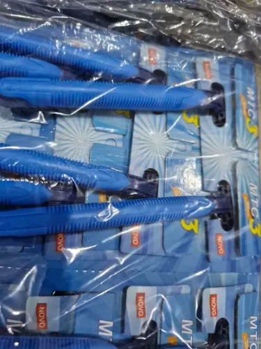 PACOTE DE BARBEADOR COM TRES LAMINAS COM 24 BARBEADORES