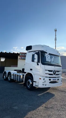 Mercedes Benz 2651 2018 6x4 Impecável BX km revisado pneus novos