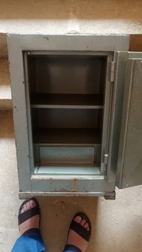 Vendo cofre 80x34 com senha 