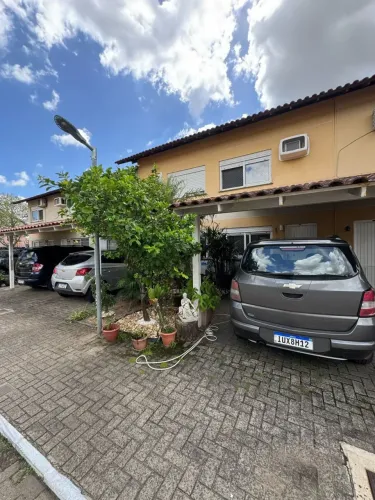 Sobrado para aluguel e venda possui 85 metros quadrados com 2 quartos em Fátima - Canoas -