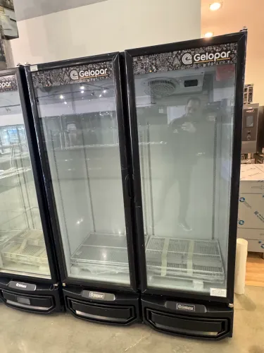 Conservador vertical multiuso conveniência 2 portas 950 litros Gelopar