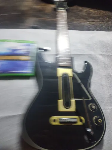 Leia o anúncio por gentileza Guitarra Guitar Hero Live Xbox one Usado com marcas de uso 
