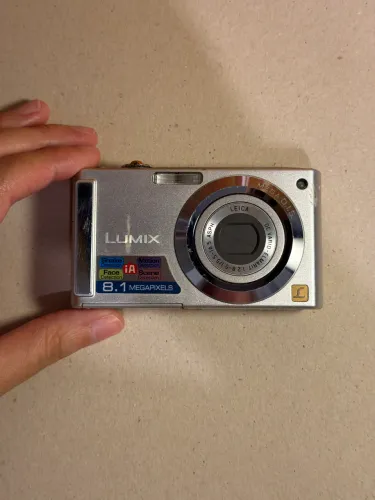 Lumix DMC-FS3 - 8.1 MP (câmera digital estilo cybershot)