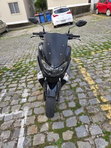 Nmax 18/19. Aceito troca em moto alta.