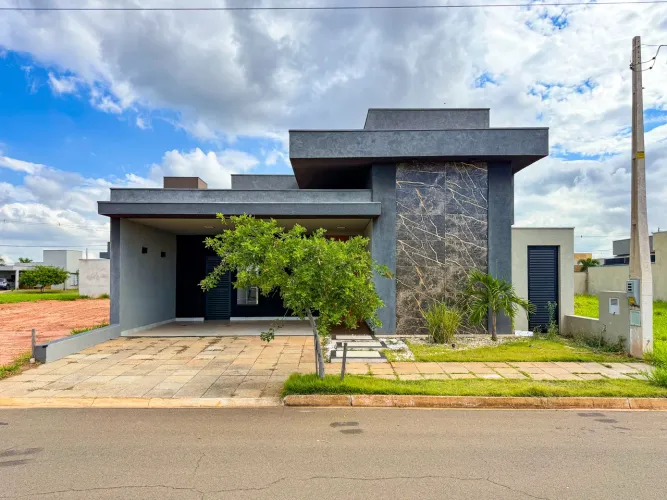 Casa 3 suítes no Cond. SetLife II - piscina com cascata, área gourmet e fotovoltaica | Ven