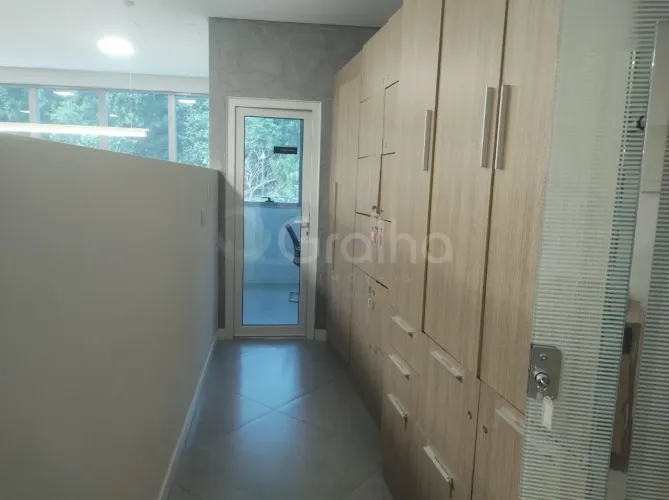 Sala comercial de 46m² no Saco Grande