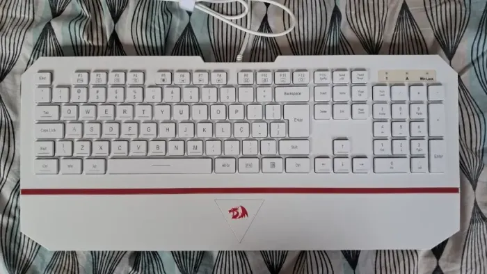Teclado membrana redragon karura 2, apoio de pulso, abnt2, branco - k502w-n