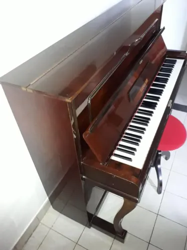 Piano Essenfelder de armário