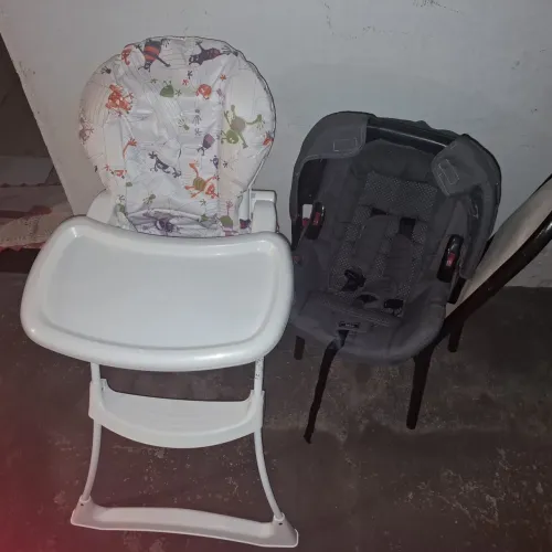 Vende-se cadeirinha bebe conforto e cadeira dar comida pra bebê