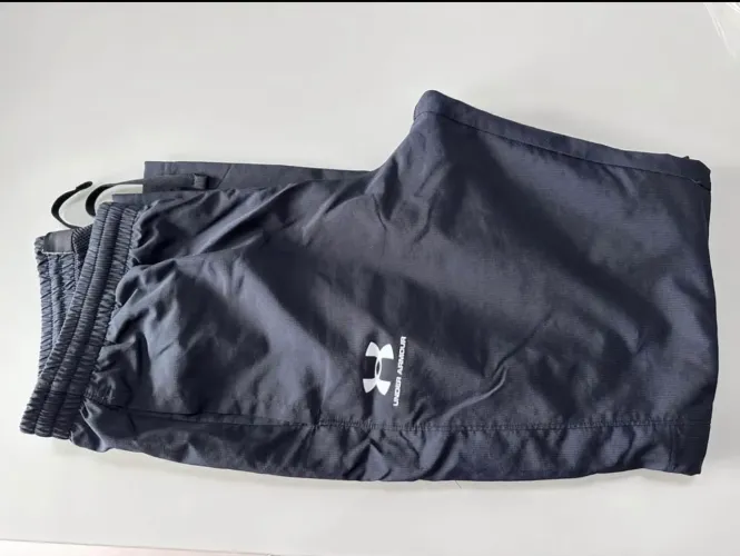 Calça UNDER ARMOUR preta