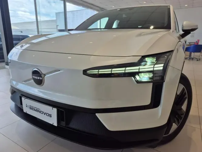 Volvo EX30 E60 Core (elétrico) 2024