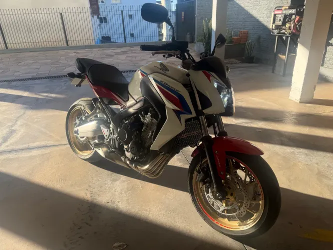 Cb650F impecável a mais inteira anunciada