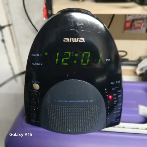 Vendo esse raro radio relógio aiwa funcionando tudo