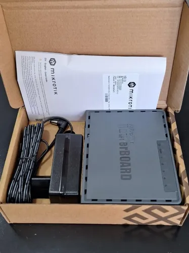 MikroTik hEX S RB760iGS Roteador 5 portas Gigabit 1 porta fibra SFP Novo na caixa