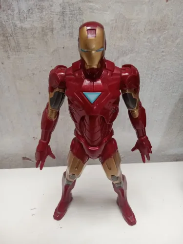Boneco Marvel Homem de Ferro 20 cm Hasbro 