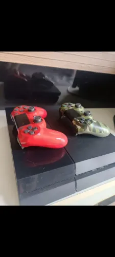 Ps4 console e 2 controles originais.