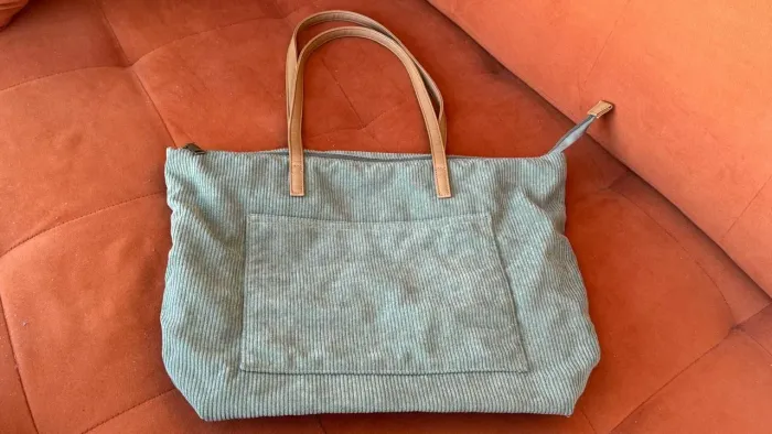 Bolsa Tote Casual em Veludo Cotelê Verde-Água com Alças em Couro Sintético