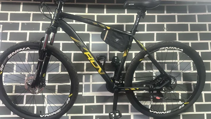 BICICLETA MTB ALUMINIO AKRON PRETA/ AMARELA ARO 29 TAMANHO 21