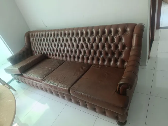 Vendo sofá vintage retrô modelo capitonê anos 70/80 em perfeito estado de conservação