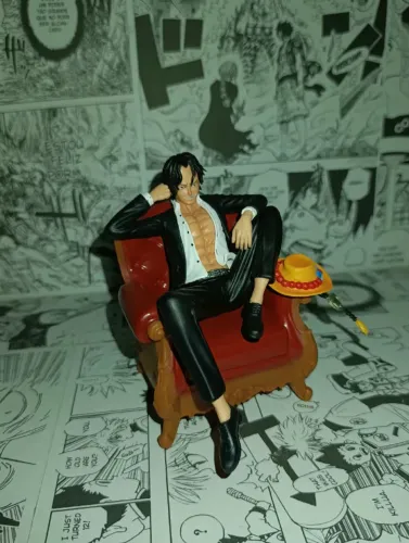 Action Figure Portgas D Ace Suit Thug One Piece Poltrona Vermelha