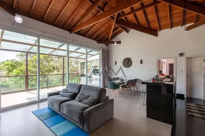 Casa à Venda no Condomínio Vila do Ouro com 2 Suítes - 240m²