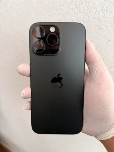 iPhone 16 Pro Max Black Titanium na Garantia até 28 de novembro de 2026