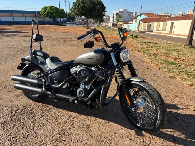 Harley Street Bob 107 1745cc Zera 7.200km Única