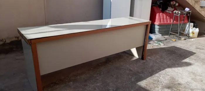 Mesa em MDF usada 2,10 x 0,55. (Altura 1,79)