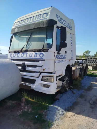 ((5 Caminhões)) todos Sinotruck - Ano médio 2011 - Para Uso ou Peças