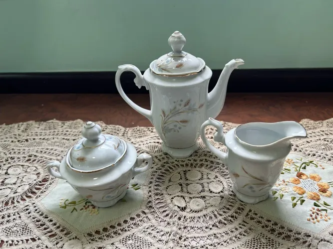 Jogo de três peças antigas de porcelana Real