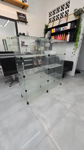 Vende-se vitrine